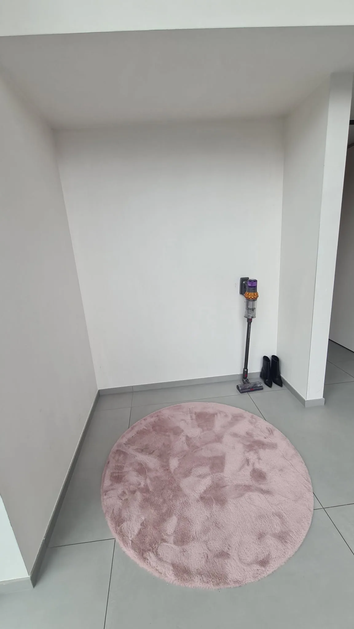 Nis vóór plaatsing van de inbouwkast op maat